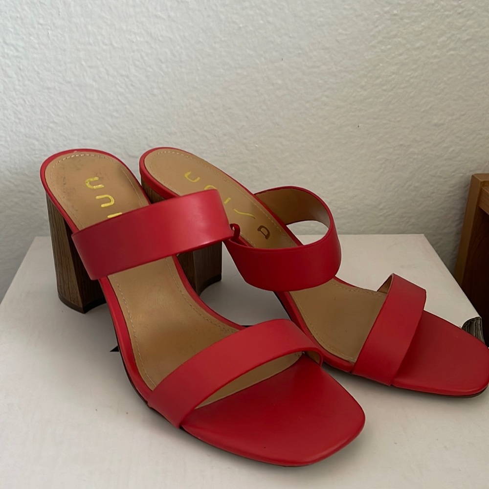 Sandals. Red sandals size 7 1/2. Sandals with a heel.